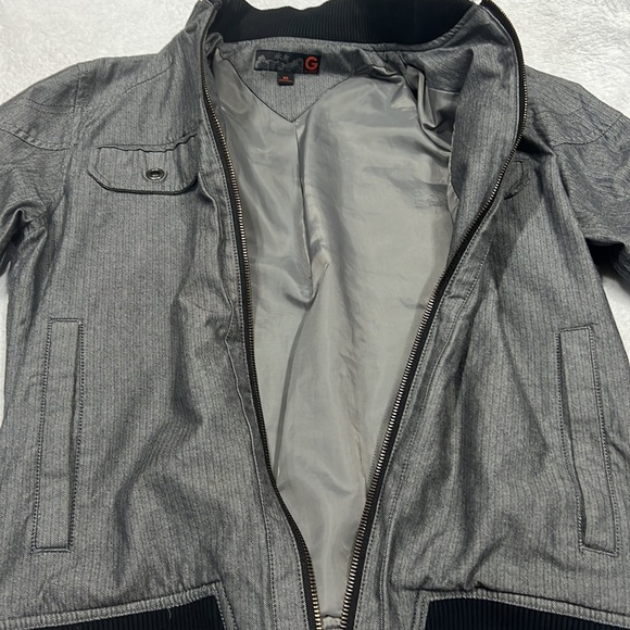 Guess Grey Light Puffy Jacket - Picture 5 of 7